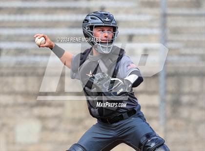 Thumbnail 3 in Bishop Montgomery vs La Salle photogallery.