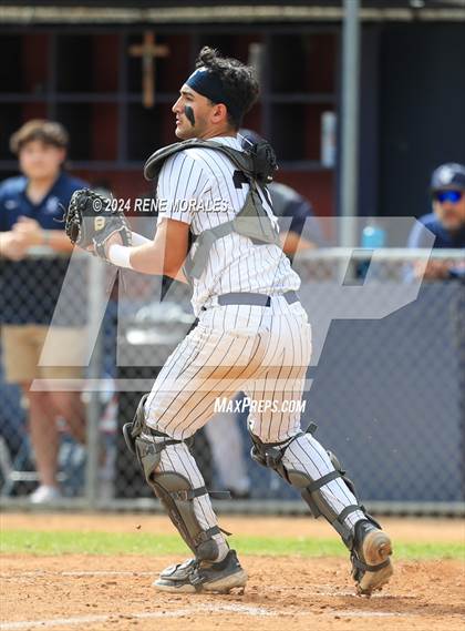 Thumbnail 3 in Bishop Montgomery vs La Salle photogallery.