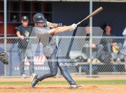 Thumbnail 2 in Bishop Montgomery vs La Salle photogallery.