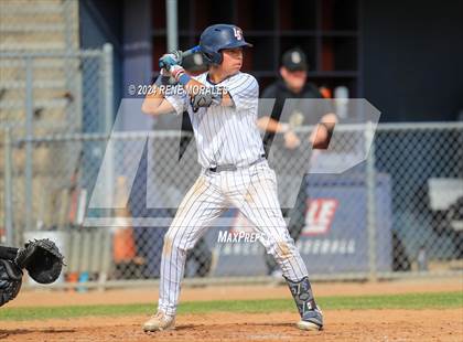Thumbnail 2 in Bishop Montgomery vs La Salle photogallery.