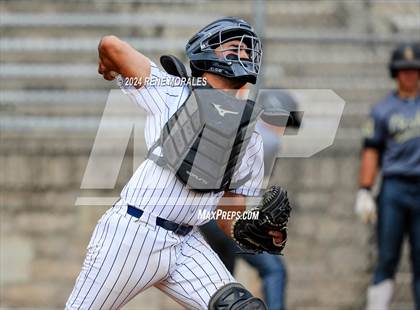 Thumbnail 1 in Bishop Montgomery vs La Salle photogallery.