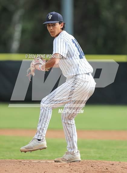 Thumbnail 2 in Bishop Montgomery vs La Salle photogallery.