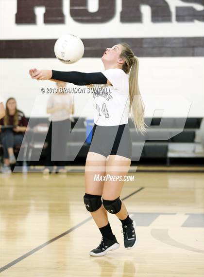 Thumbnail 3 in Maplesville @ Thorsby photogallery.