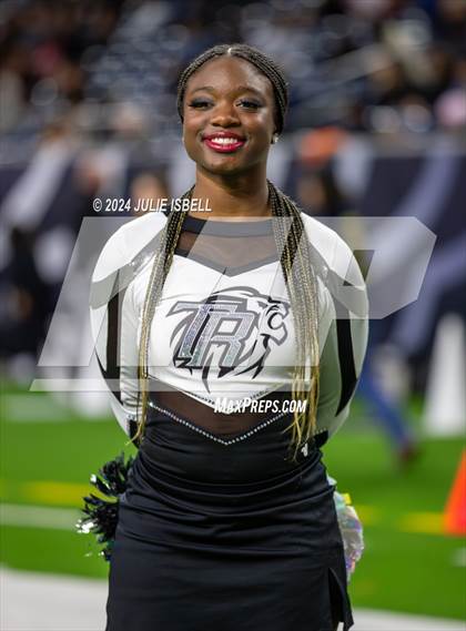 Thumbnail 2 in Iowa Colony vs. Randle (UIL 5A D2 Football Region 3 Quarterfinal) photogallery.