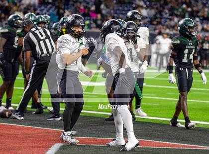 Thumbnail 2 in Iowa Colony vs. Randle (UIL 5A D2 Football Region 3 Quarterfinal) photogallery.
