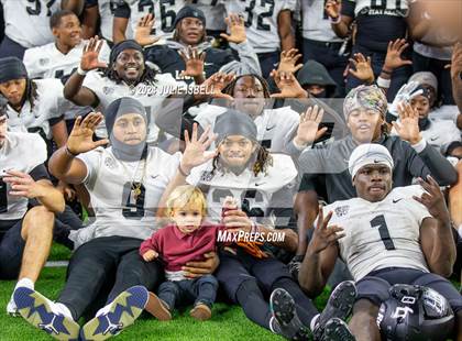 Thumbnail 3 in Iowa Colony vs. Randle (UIL 5A D2 Football Region 3 Quarterfinal) photogallery.