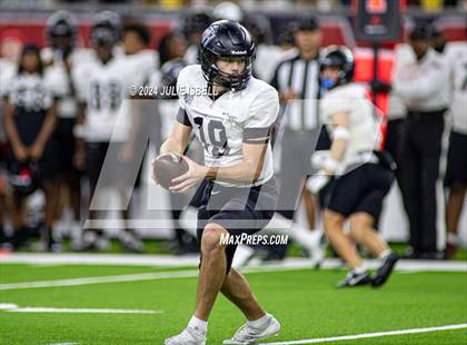 Thumbnail 2 in Iowa Colony vs. Randle (UIL 5A D2 Football Region 3 Quarterfinal) photogallery.