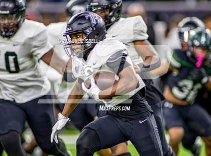 Thumbnail 2 in Iowa Colony vs. Randle (UIL 5A D2 Football Region 3 Quarterfinal) photogallery.