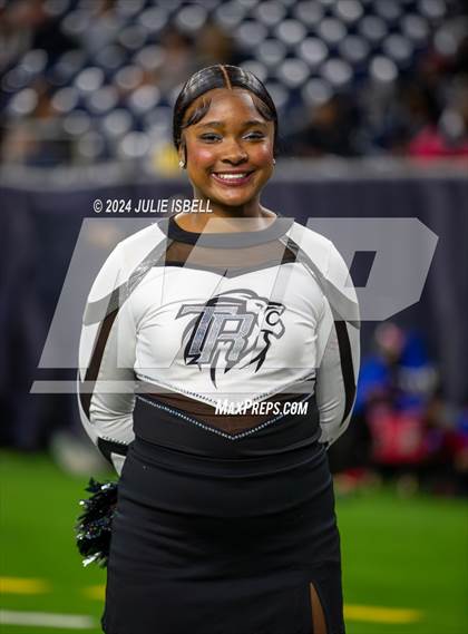 Thumbnail 1 in Iowa Colony vs. Randle (UIL 5A D2 Football Region 3 Quarterfinal) photogallery.