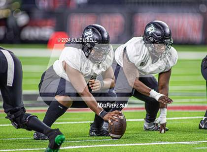 Thumbnail 3 in Iowa Colony vs. Randle (UIL 5A D2 Football Region 3 Quarterfinal) photogallery.