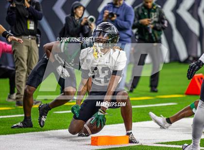 Thumbnail 3 in Iowa Colony vs. Randle (UIL 5A D2 Football Region 3 Quarterfinal) photogallery.