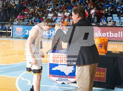 Thumbnail 3 in Forest Hills vs. Greene Central (NCHSAA 2A Final) photogallery.