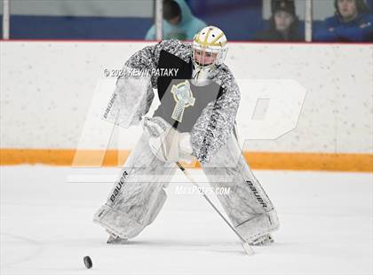 Thumbnail 2 in Bishop Hendricken (RI) @ Notre Dame, WH photogallery.