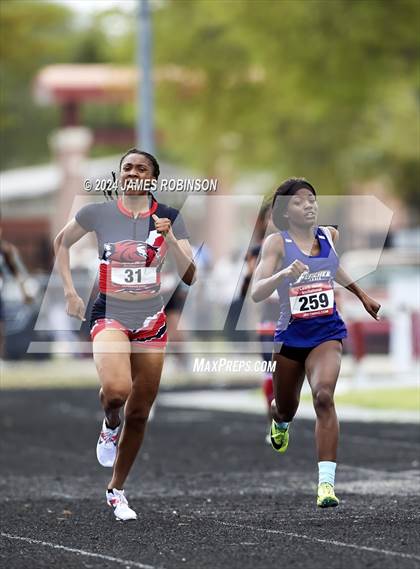 Thumbnail 1 in Lewis James Invitational (400 Meter Final) photogallery.