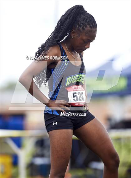 Thumbnail 2 in Lewis James Invitational (400 Meter Final) photogallery.