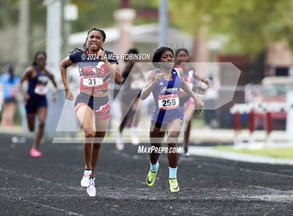 Thumbnail 3 in Lewis James Invitational (400 Meter Final) photogallery.