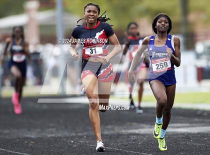 Thumbnail 1 in Lewis James Invitational (400 Meter Final) photogallery.
