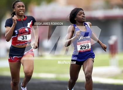Thumbnail 1 in Lewis James Invitational (400 Meter Final) photogallery.
