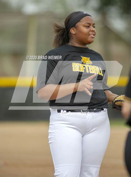 Thumbnail 2 in St. James @ Thibodaux (Scrimmage) photogallery.