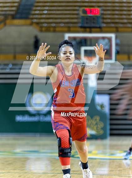 Thumbnail 1 in Cooper vs. Midland (Byron Johnston Holiday Classic) photogallery.