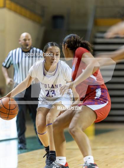 Thumbnail 3 in Cooper vs. Midland (Byron Johnston Holiday Classic) photogallery.