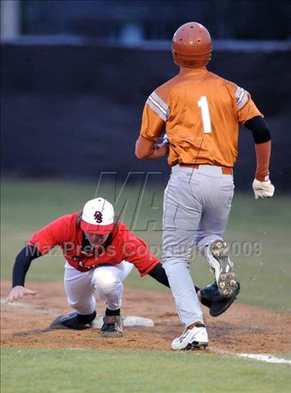 Thumbnail 3 in Grissom vs. Decatur (Huntsville Hospital Pre-season Tournament) photogallery.