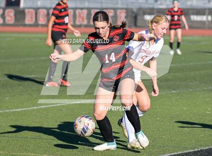 Thumbnail 2 in Lee Williams vs Mountain View (Coyote Classic Tournament) photogallery.