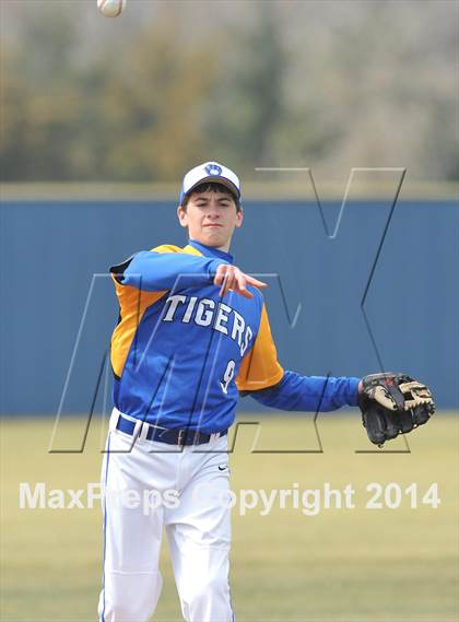 Thumbnail 3 in Tom Bean vs. Bland (Leonard Tournament) photogallery.