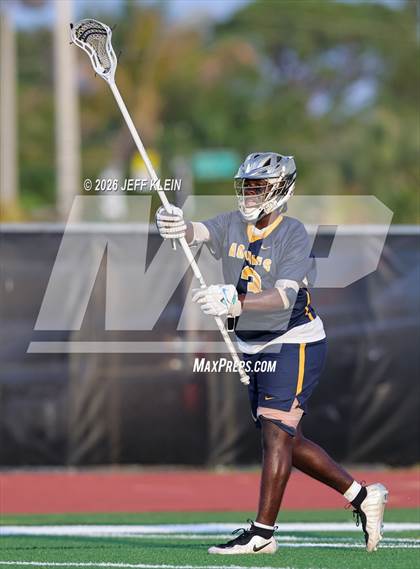 Thumbnail 2 in St. Thomas vs Jupiter (FHSAA 2A Regional Final) photogallery.