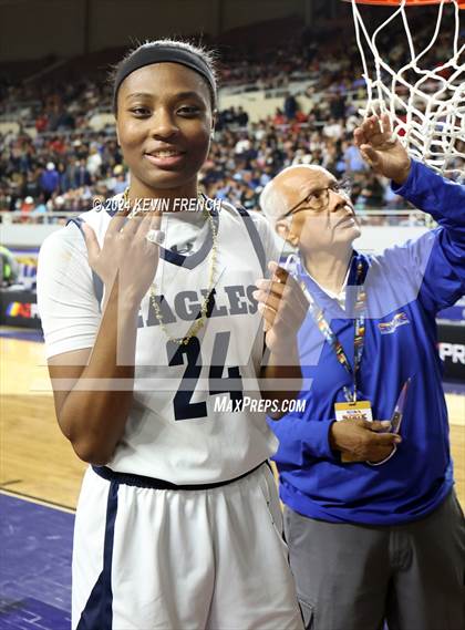 Thumbnail 1 in  Phoenix Country Day (AIA - 2A Final Awards) photogallery.