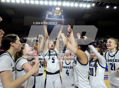 Thumbnail 1 in  Phoenix Country Day (AIA - 2A Final Awards) photogallery.
