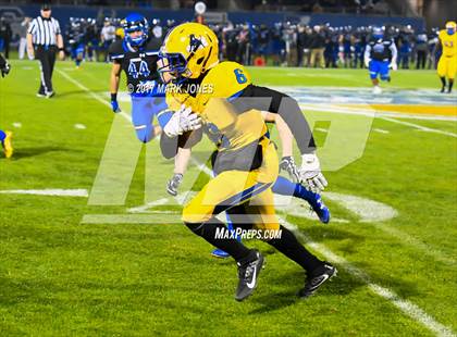 Thumbnail 2 in Chandler vs. Northwestern (GEICO State Champions Bowl Series) photogallery.