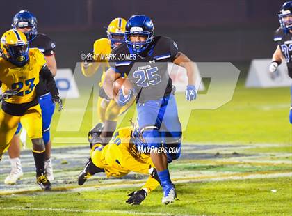 Thumbnail 3 in Chandler vs. Northwestern (GEICO State Champions Bowl Series) photogallery.