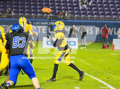 Thumbnail 2 in Chandler vs. Northwestern (GEICO State Champions Bowl Series) photogallery.