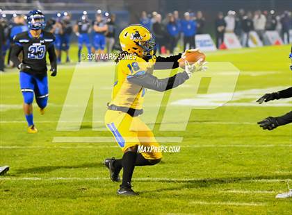 Thumbnail 3 in Chandler vs. Northwestern (GEICO State Champions Bowl Series) photogallery.