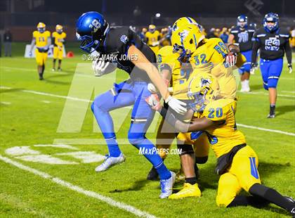 Thumbnail 3 in Chandler vs. Northwestern (GEICO State Champions Bowl Series) photogallery.