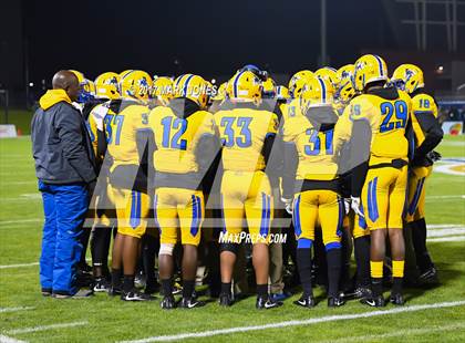 Thumbnail 2 in Chandler vs. Northwestern (GEICO State Champions Bowl Series) photogallery.