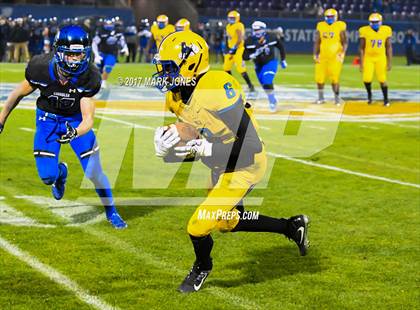 Thumbnail 1 in Chandler vs. Northwestern (GEICO State Champions Bowl Series) photogallery.