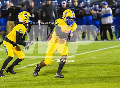 Thumbnail 2 in Chandler vs. Northwestern (GEICO State Champions Bowl Series) photogallery.