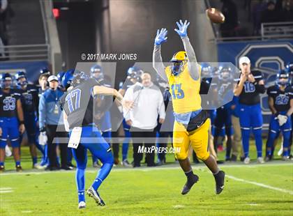 Thumbnail 1 in Chandler vs. Northwestern (GEICO State Champions Bowl Series) photogallery.