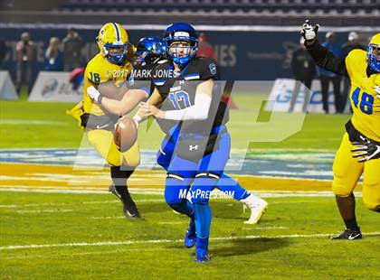Thumbnail 2 in Chandler vs. Northwestern (GEICO State Champions Bowl Series) photogallery.