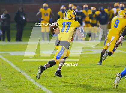Thumbnail 2 in Chandler vs. Northwestern (GEICO State Champions Bowl Series) photogallery.