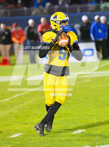 Thumbnail 3 in Chandler vs. Northwestern (GEICO State Champions Bowl Series) photogallery.