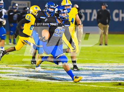 Thumbnail 2 in Chandler vs. Northwestern (GEICO State Champions Bowl Series) photogallery.