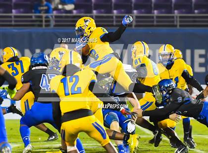 Thumbnail 2 in Chandler vs. Northwestern (GEICO State Champions Bowl Series) photogallery.
