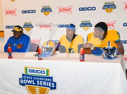 Thumbnail 1 in Chandler vs. Northwestern (GEICO State Champions Bowl Series) photogallery.
