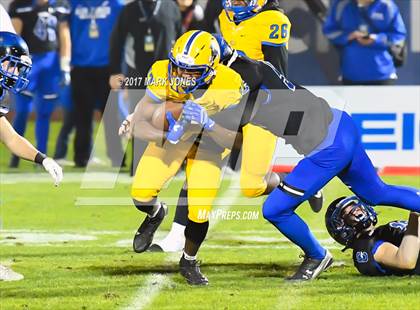Thumbnail 1 in Chandler vs. Northwestern (GEICO State Champions Bowl Series) photogallery.