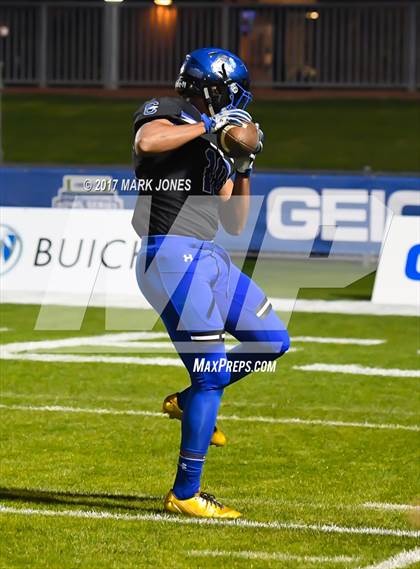 Thumbnail 2 in Chandler vs. Northwestern (GEICO State Champions Bowl Series) photogallery.