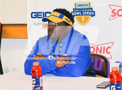 Thumbnail 2 in Chandler vs. Northwestern (GEICO State Champions Bowl Series) photogallery.