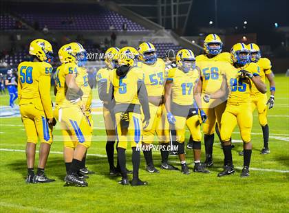 Thumbnail 2 in Chandler vs. Northwestern (GEICO State Champions Bowl Series) photogallery.